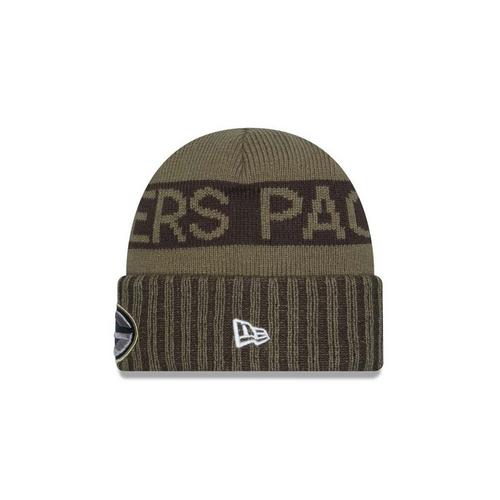 New Era Green Bay Packers 2025 Salute To Service Knit Beanie - Primary Image