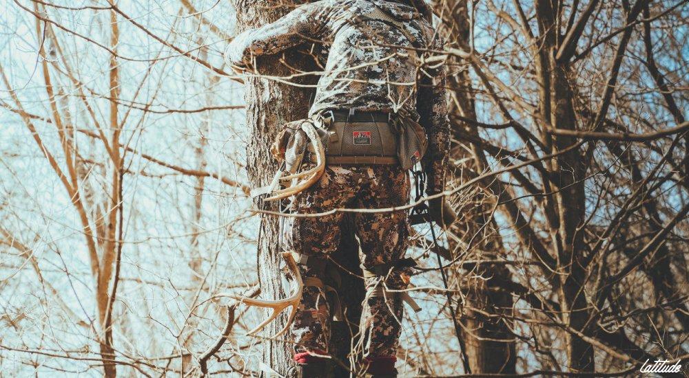 a hunter in the tree saddle hunting