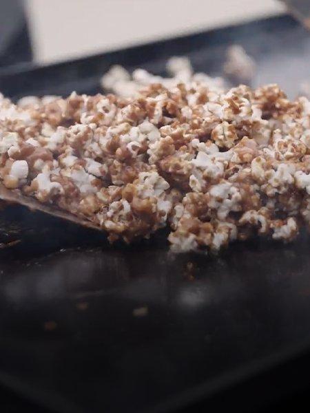 View recipe for caramel popcorn