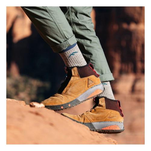 Men's Darn Tough Micro Midweight Crew Hiking Socks - Primary Image
