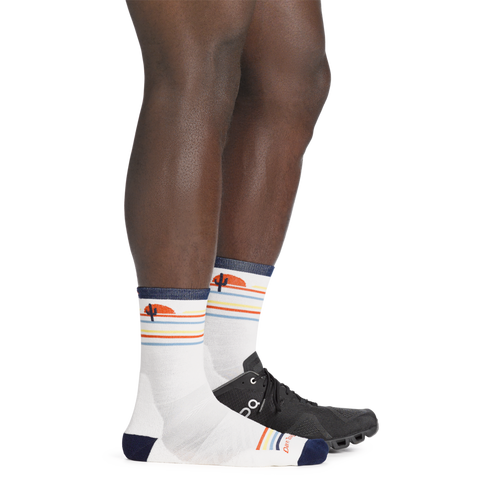 Men's Darn Tough Frontrunner Ultra-Lightweight Ultralight Cushion Mini Crew Running Socks - Primary Image