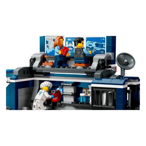 LEGO City Police Mobile Crime Lab Truck 60418 Building Set - Primary Image