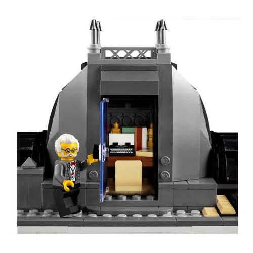 LEGO Icons Natural History Museum 10326 Building Set - Primary Image