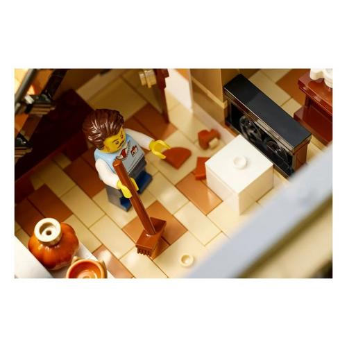 LEGO Icons Natural History Museum 10326 Building Set - Primary Image