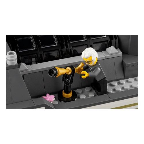 LEGO Icons Natural History Museum 10326 Building Set - Primary Image