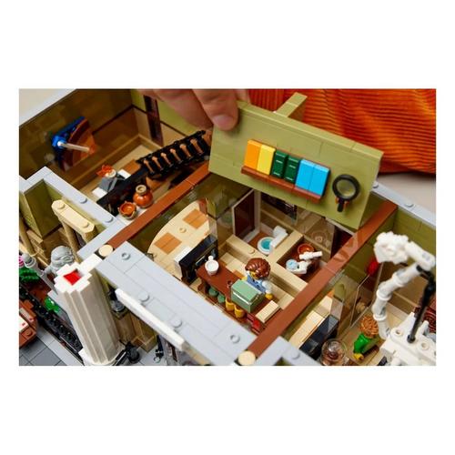 LEGO Icons Natural History Museum 10326 Building Set - Primary Image