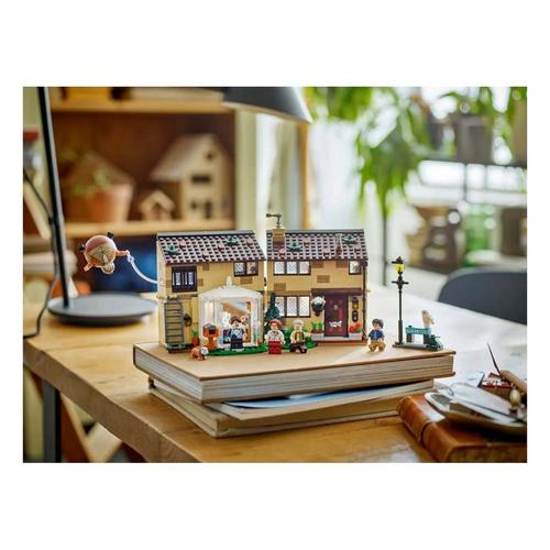 LEGO Harry Potter Privet Drive Aunt Marge's Visit 76451 Building Set - Primary Image