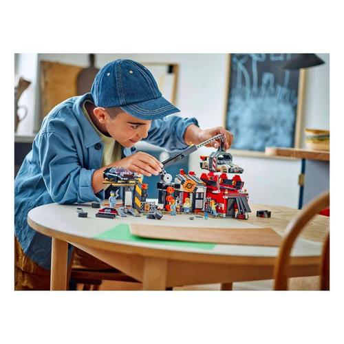 LEGO City Scrapyard with Cars 60472 Building Set - Primary Image