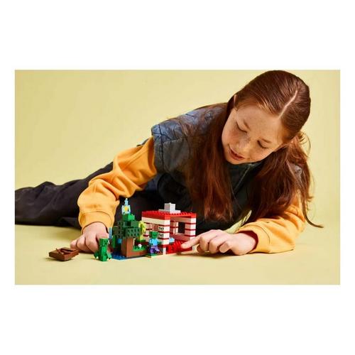 LEGO Minecraft The TNT Jungle House 21275 Building Set - Primary Image
