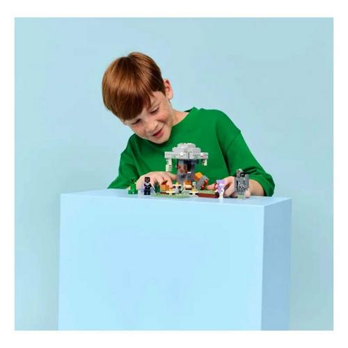 LEGO Minecraft The Pale Garden 21586 Building Set - Primary Image