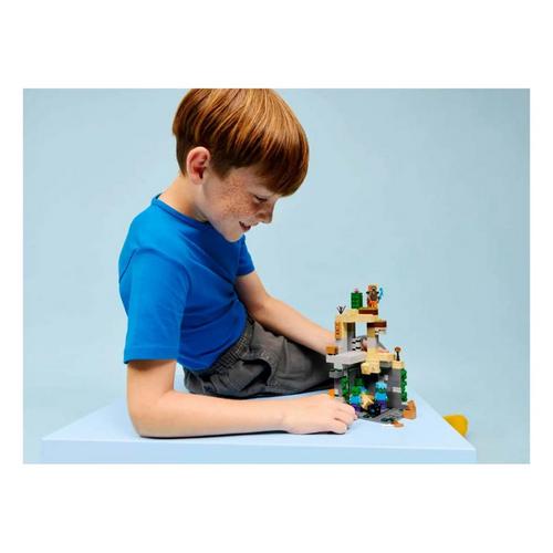 LEGO Minecraft Zombie Dungeon 21587 Building Set - Primary Image