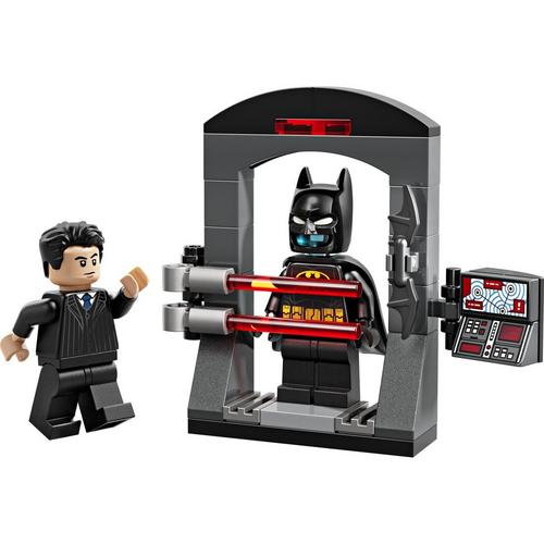 LEGO DC Batman Bruce Wayne and the Batsuit 30726 Bag - Primary Image