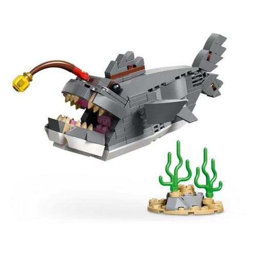 LEGO Creator 3 in 1 Fierce Shark with a Treasure Chest 31381 Building Set - Primary Image