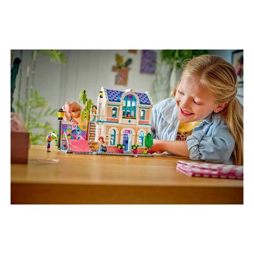 LEGO Friends Liann's Family House 42687 Building Set - Primary Image