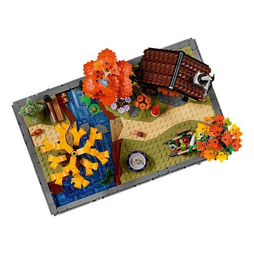 LEGO Icons Autumn Cottage Garden 11372 Building Set - Primary Image