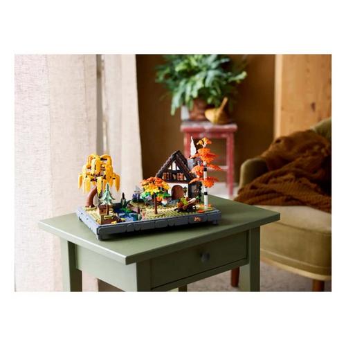 LEGO Icons Autumn Cottage Garden 11372 Building Set - Primary Image