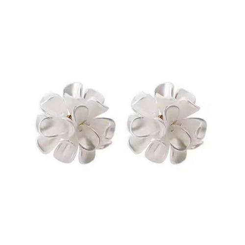 LINNY CO Mason Pearl Flower Earrings - Primary Image