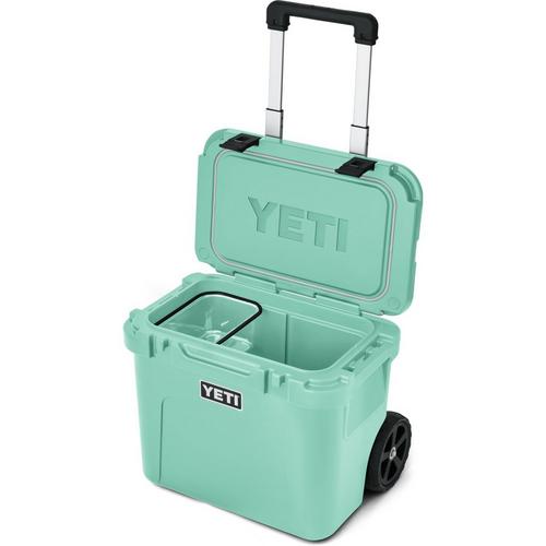 YETI Roadie 32 Wheeled Cooler | SCHEELS.com