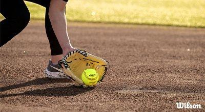How to Choose a Fastpitch Softball Glove