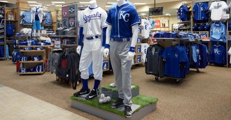 kansas city royals mannequins at lincoln scheels