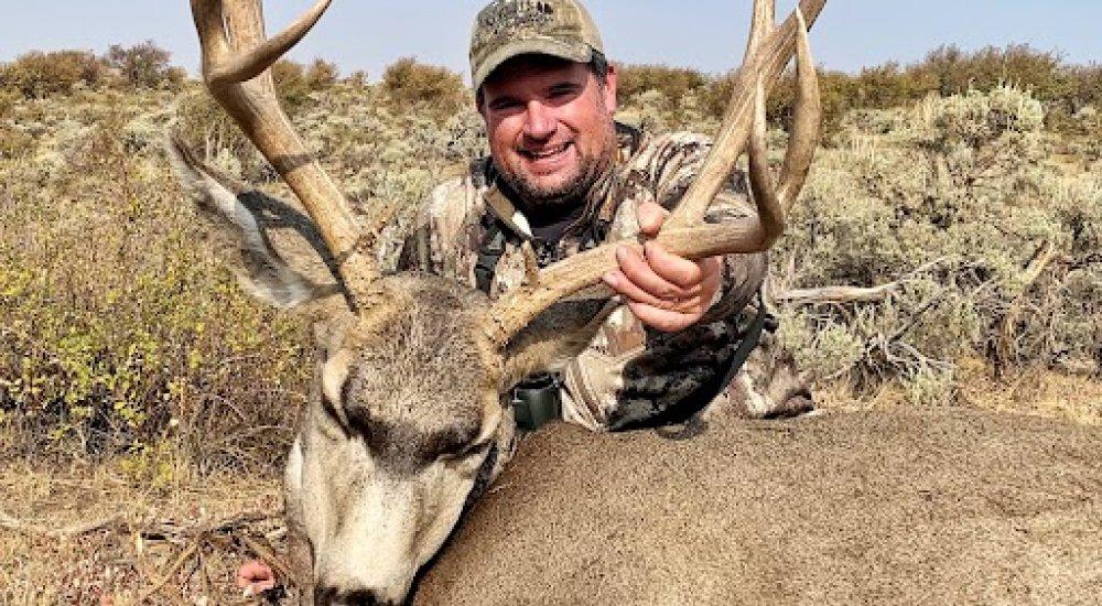 Our expert jason mitchell in the field with his buck