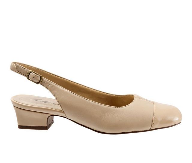 Women's Trotters clas Pumps in Nude color