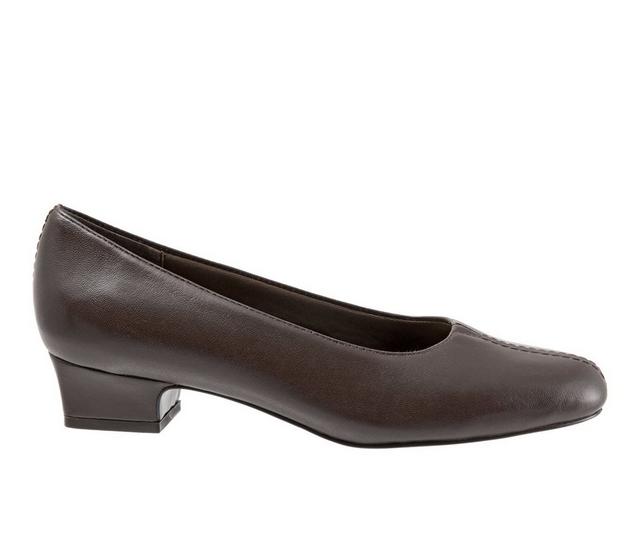 Women's Trotters Doris Pumps in Mocha color