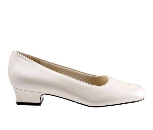 Women's Trotters Doris Pumps in White Pearl color