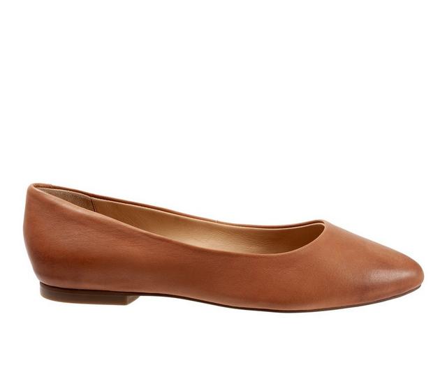 Women's Trotters Estee Flats in Caramel color