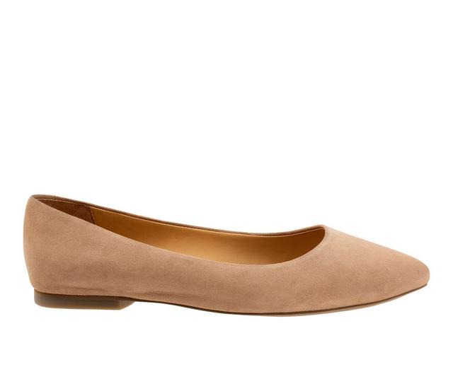 Women's Trotters Estee Flats in Taupe color