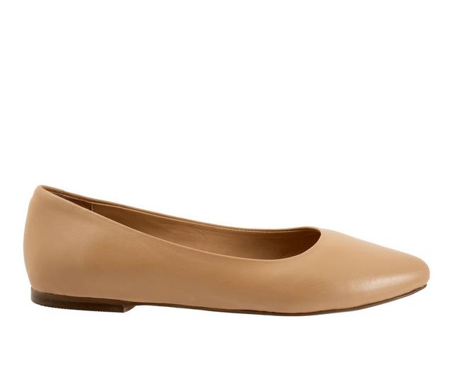 Women's Trotters Estee Flats in Beige color