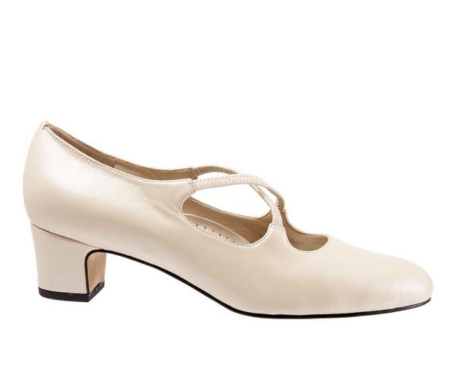 Women's Trotters Jamie Pumps in White Pearl color