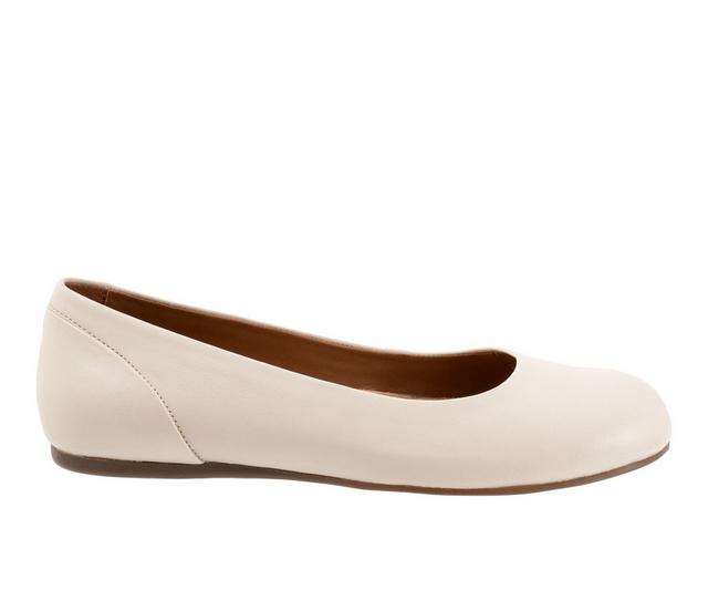 Women's Softwalk Sonoma Flats in Off White color