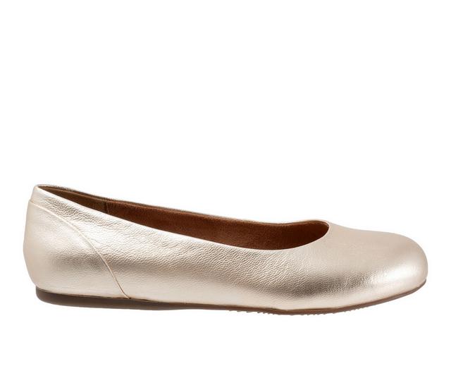 Women's Softwalk Sonoma Flats in Champagn Met color