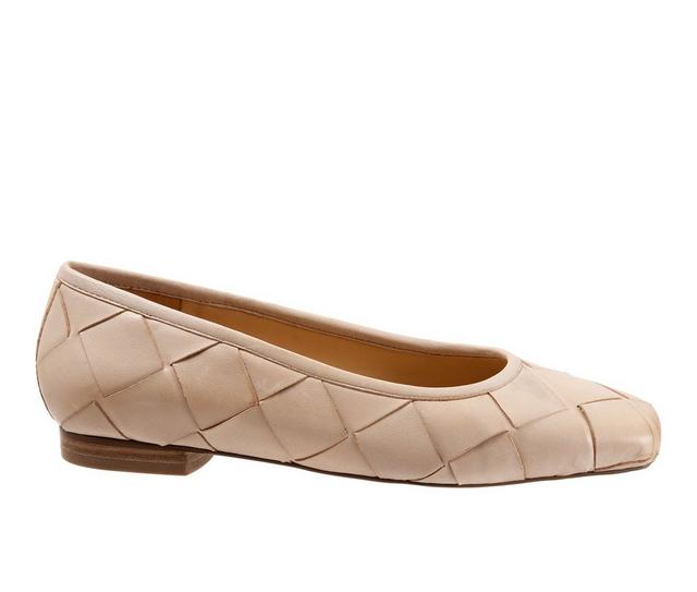 Women's Trotters Hanny Flats in Ivory color