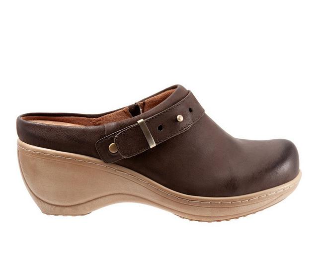 Women's Softwalk Marquette Clogs in Dk Brown Nubuck color