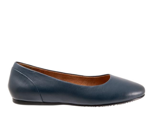 Women's Softwalk Shiraz Flats in Navy color