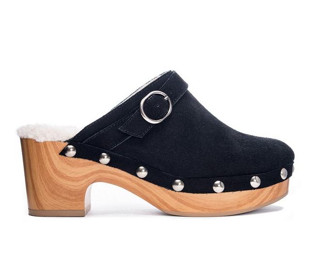 Women's Chinese Laundry Carlie Clogs in Black color