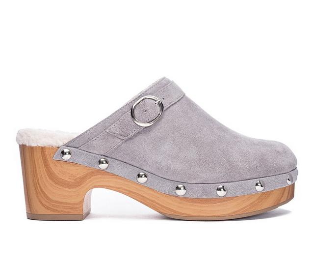 Women's Chinese Laundry Carlie Clogs in Grey color