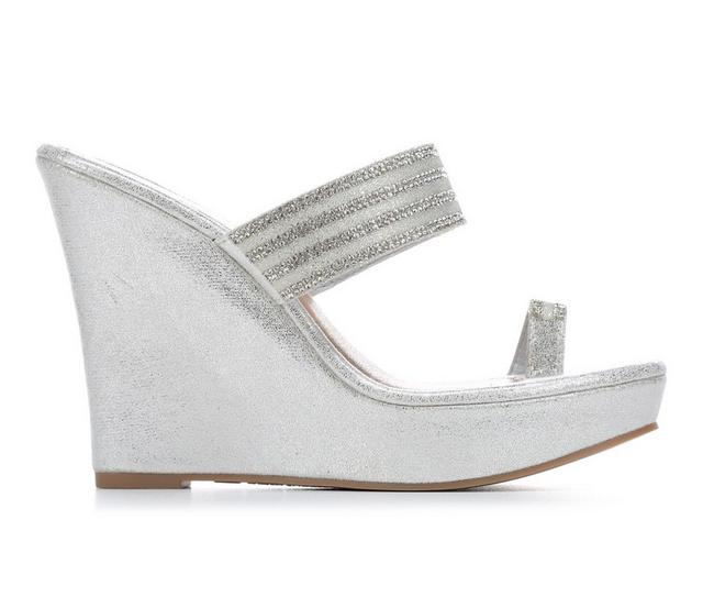 Women's Daisy Fuentes Sonal Special Occasion Shoes in White/Silver color