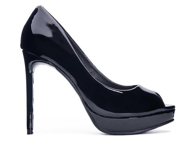 Women's Chinese Laundry Huxley Pumps in Black color