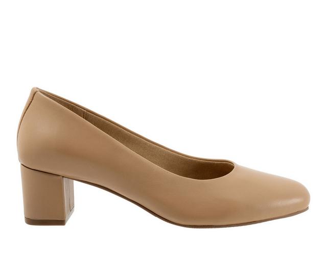 Women's Trotters Daria Block Heel Pumps in Nude color