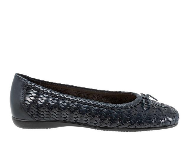 Women's Trotters Gillian Flats in Navy color