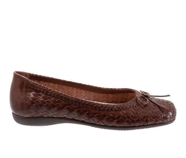 Women's Trotters Gillian Flats in Dark Brown color