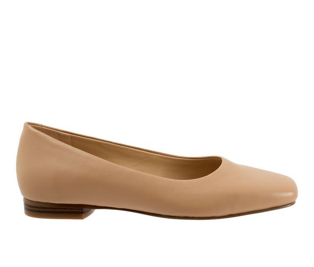 Women's Trotters Honor Flats in Beige color