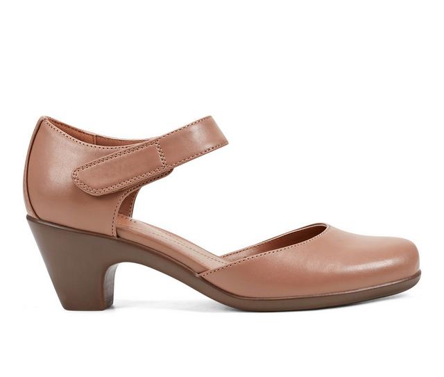 Women's Easy Spirit Casity Pumps in Tan color