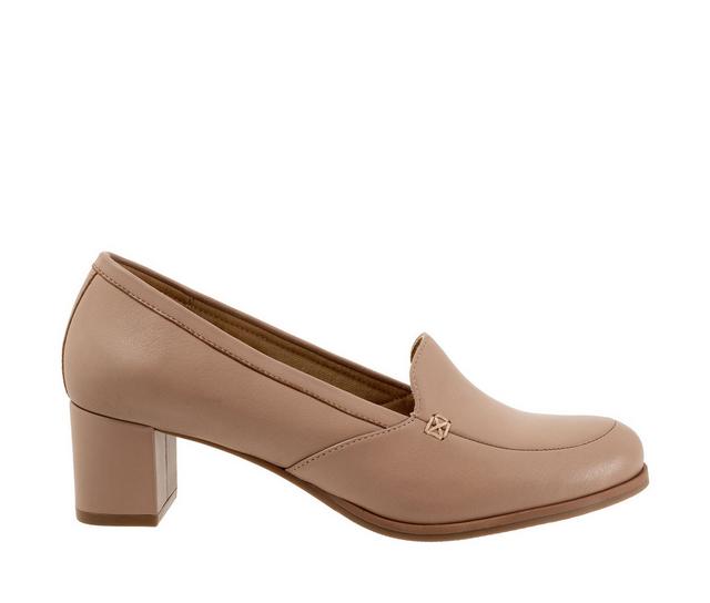 Women's Trotters Cassidy Pumps in Taupe color