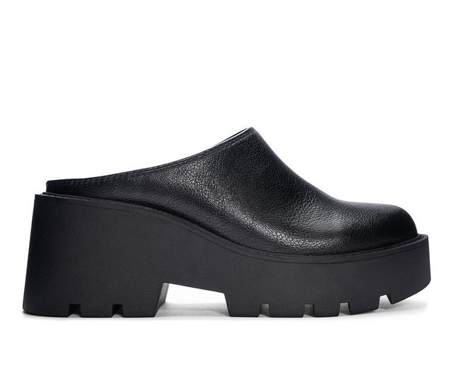 Women's Dirty Laundry R-Test Clogs in Black color
