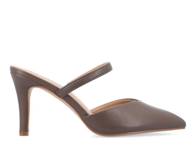 Women's Journee Collection Yvon Pumps in Truffle color