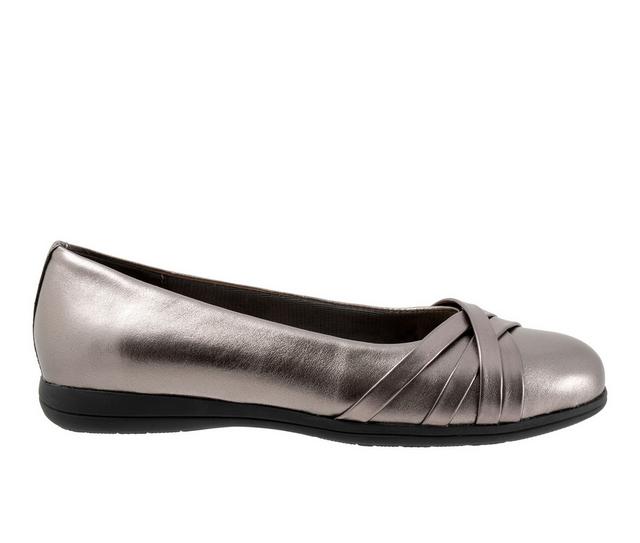 Women's Trotters Daphne Flats in Pewter color